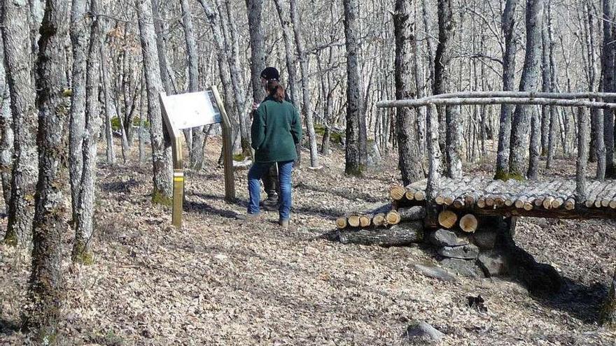 Dos personas en el Tejedelo de Requejo de Sanabria.