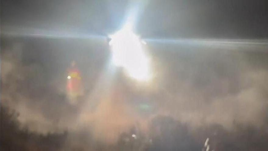 Vídeo | Trabajos nocturnos en el incendio forestal de Castillonroy en Huesca