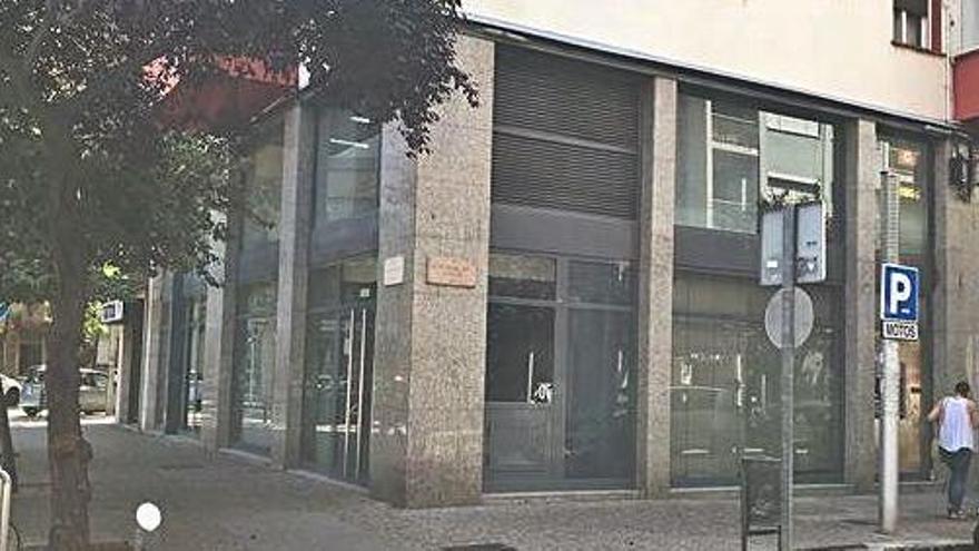 Oficina bancària tancada al centre de Girona.