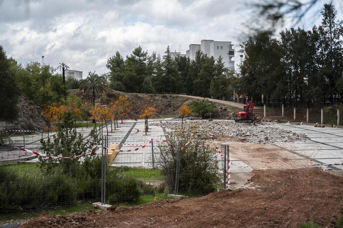 Solar donde se está construyendo la futura neocueva de Maltravieso.