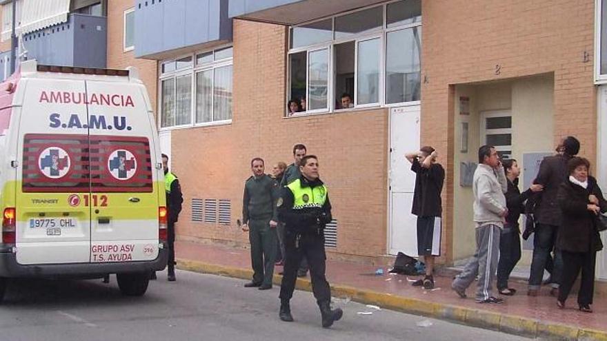 Un niño en estado crítico tras caer desde un cuarto piso