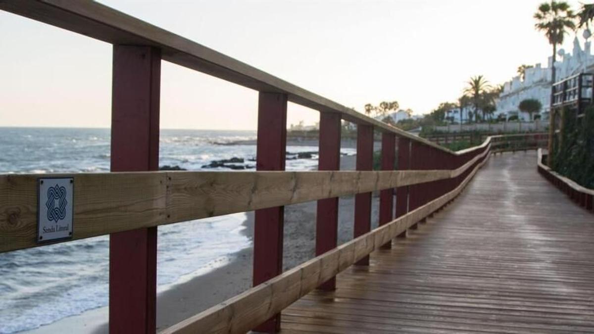 Imágenes de diferentes puntos de la senda litoral , a su paso por las localidades de Mijas, Estepona, Marbella. Rutas senda litoral