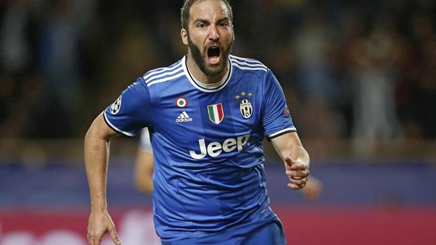 Higuaín premia a la Juve