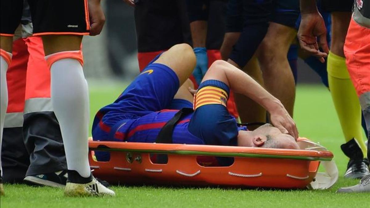 Iniesta se lesionó su rodilla derecha en Mestalla