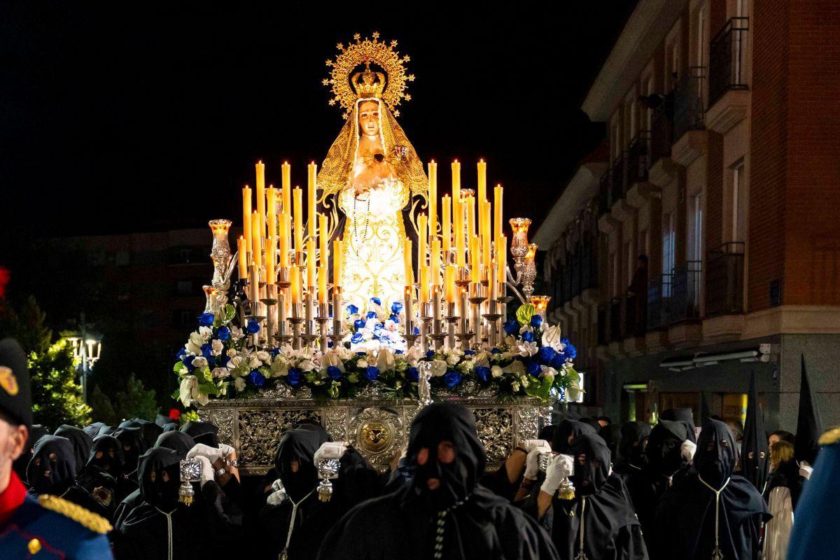 La procesión de la Noche de Móstoles, con las imágenes de Jesús Nazareno y Nuestra Virgen de la Soledad