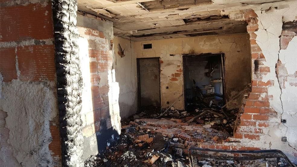 Explosión e incendio en una bloque de viviendas de en Cáceres