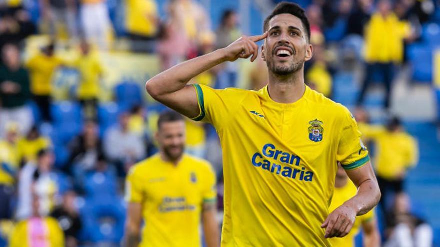 Fidel Chaves celebra un gol ante el Osasuna con la camiseta de la UD.