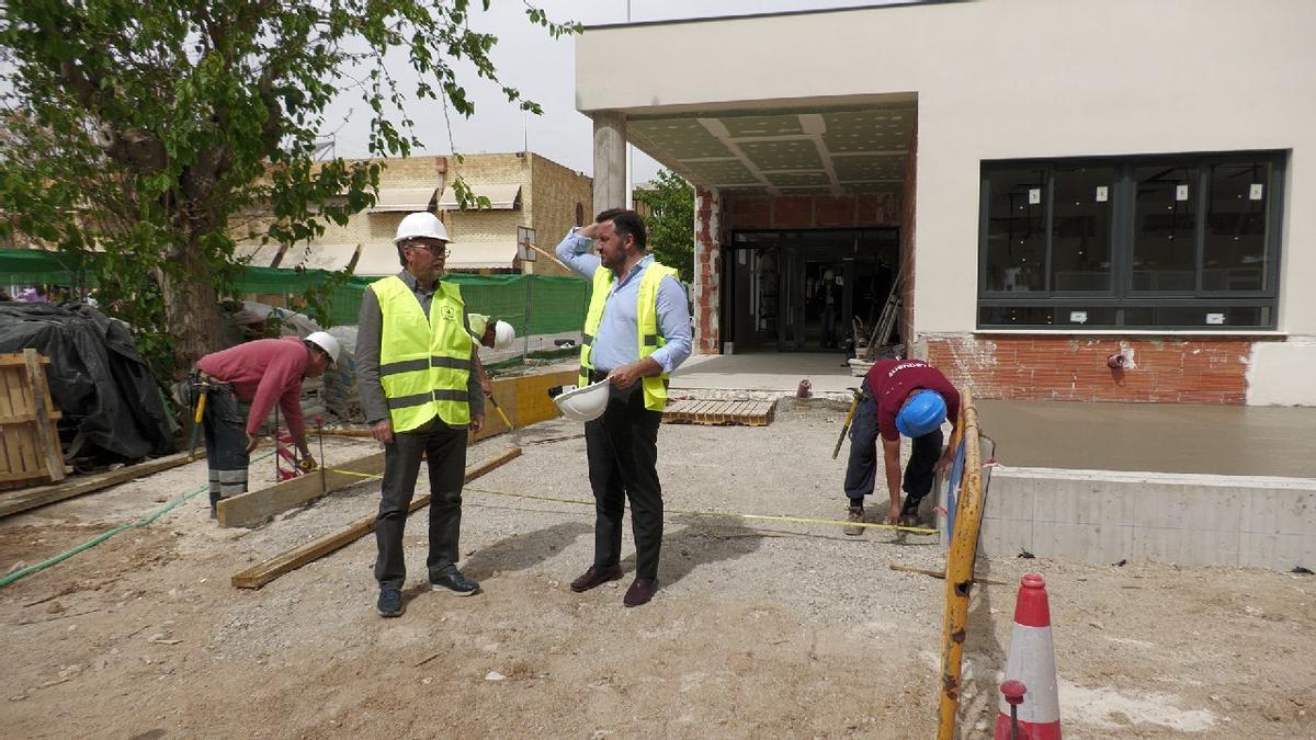 El alcalde de Elche, durante su visita al centro educativo