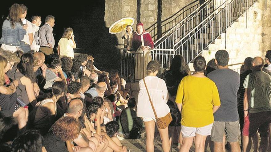 Las rutas nocturnas animan el junio del castillo de Peñíscola