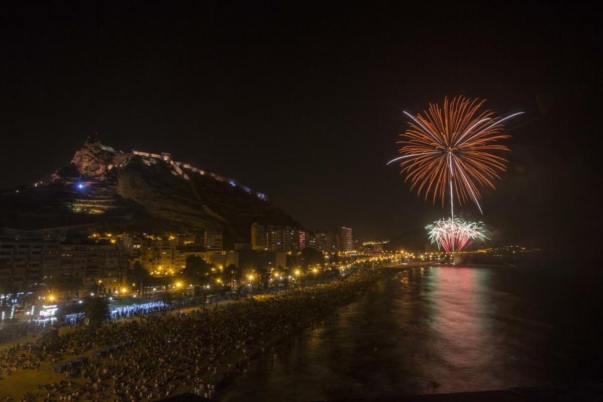 Fuegos cromáticos la primera noche