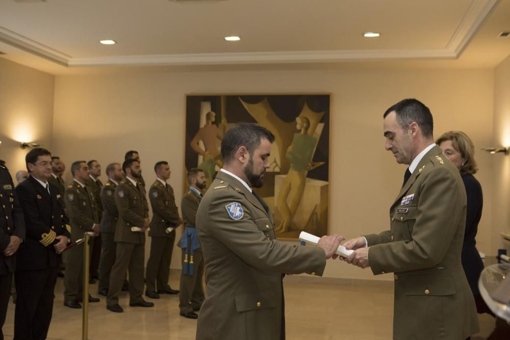 Entrega de distinciones de la orden del mérito civil a 16 integrantes del regimiento de infantería Príncipe