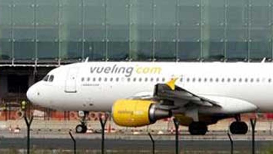 El motor de un avión de Vueling se incendia en París cuando iba a despegar hacia Alicante