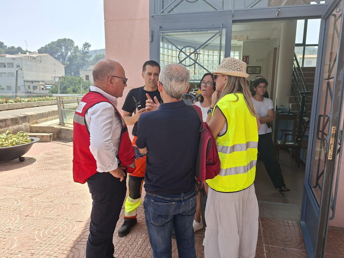 El secretario autonómico de Emergencias, Fernando Lasheras, en Estivella.