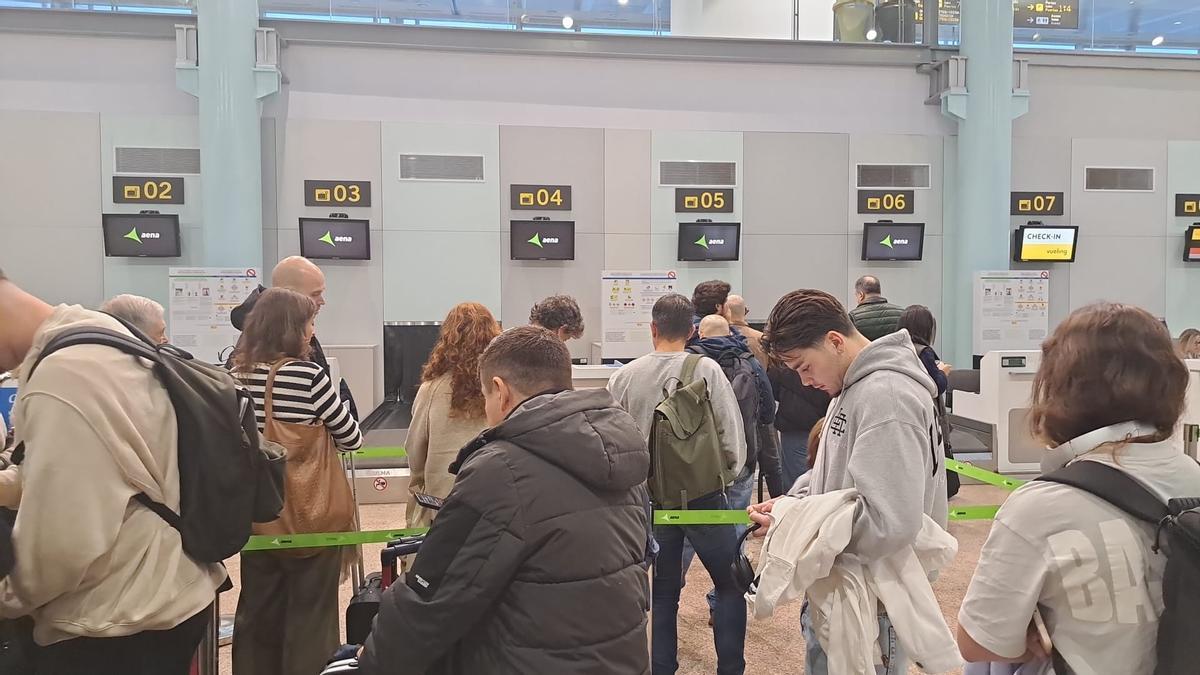 Parte de los pasajeros afectados por la cancelación del vuelo de Air Europa