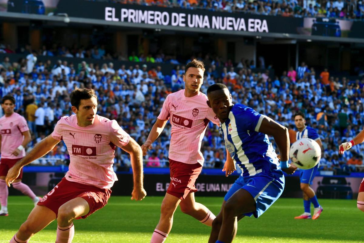 bil-nsongo-madura-en-el-deportivo-y-camer-n-vigila-su-crecimiento-en