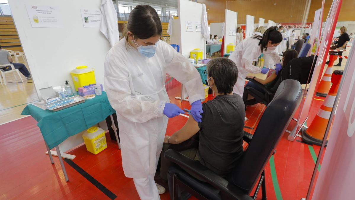 Vacunación de personal de educación en Sagunt