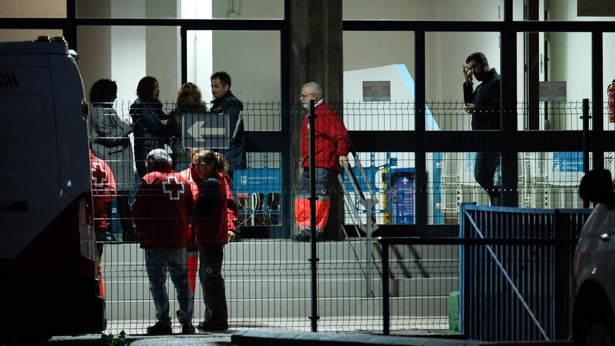 El polideportivo de Ciudad Jardín, punto de refugio de los desalojados de Campanillas