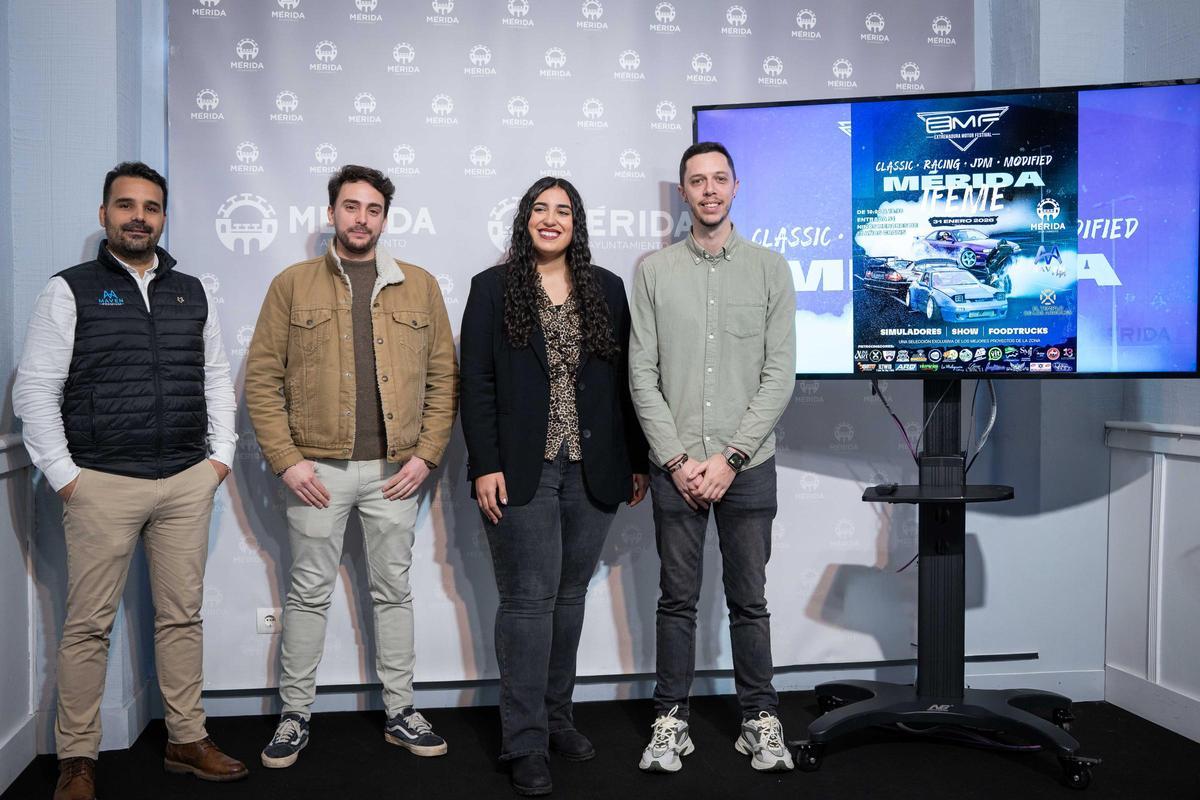 Responsables y organizadores durante la presentación de la actividad.
