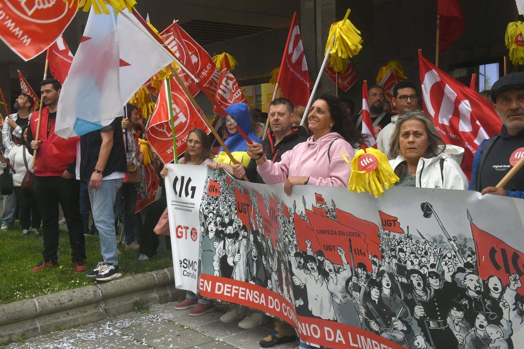 Personal del sector de limpieza se moviliza en A Coruña "en defensa de un convenio"