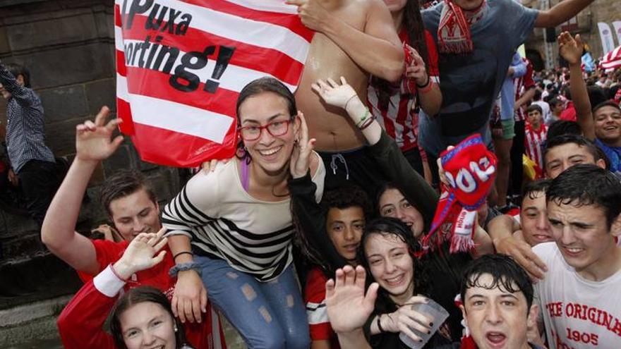 Gijón sale a la calle para celebrar el ascenso