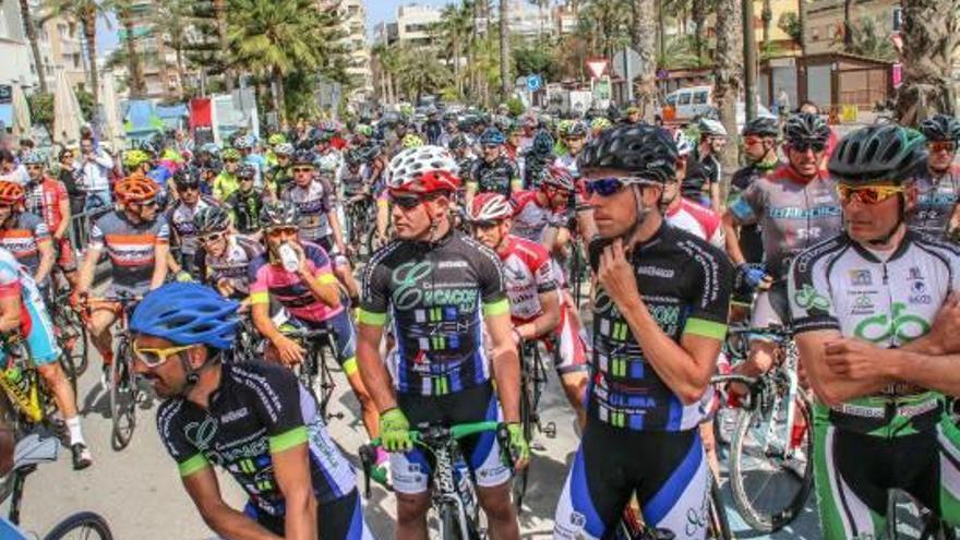 Imagen del inicio de etapa de la Vuelta Ciclista a España en Torrevieja en 2015.