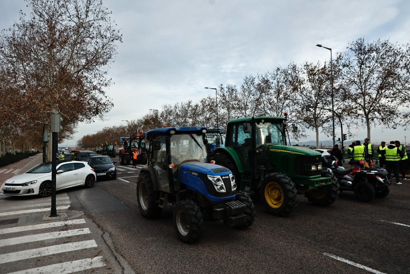 Las primeras tractoradas colapsan València