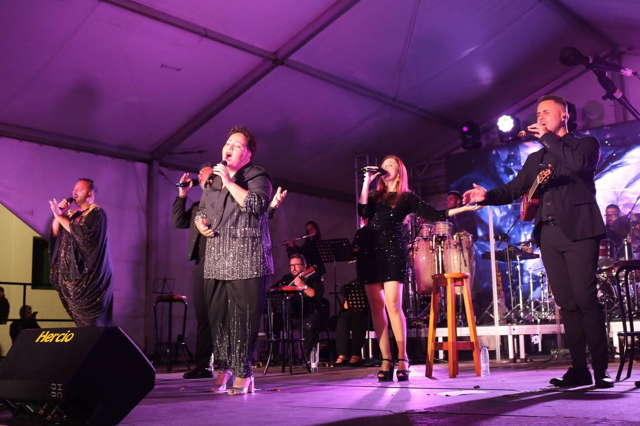 Los Cantadores y Shaila Dúrcal en las fiestas de San Marcial en Femés