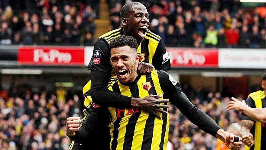 Capoue celebrando un gol.