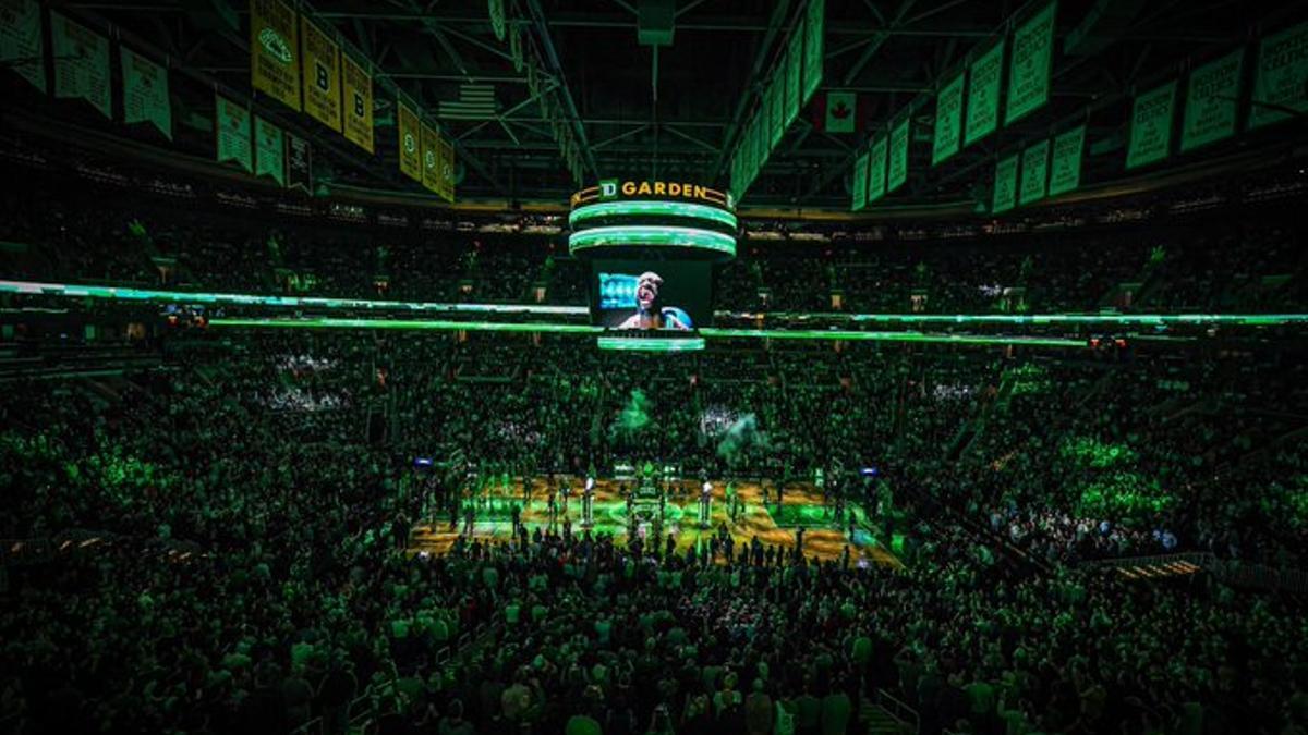 El TD Garden, teñido de verde.