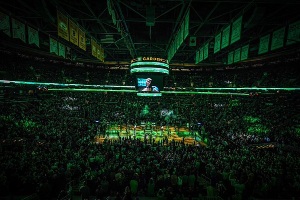 El TD Garden, teñido de verde.