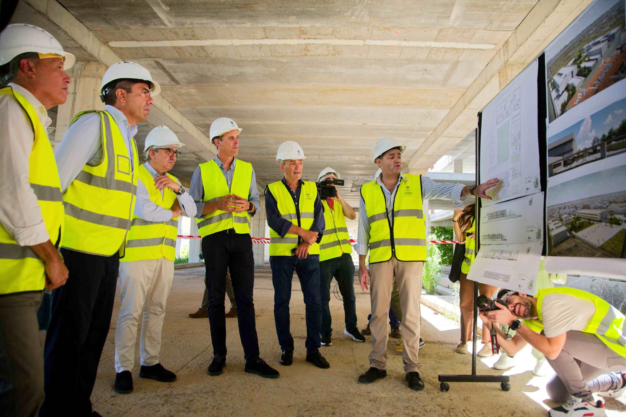 Visita de Mazón al futuro IES Jaume I de Burriana