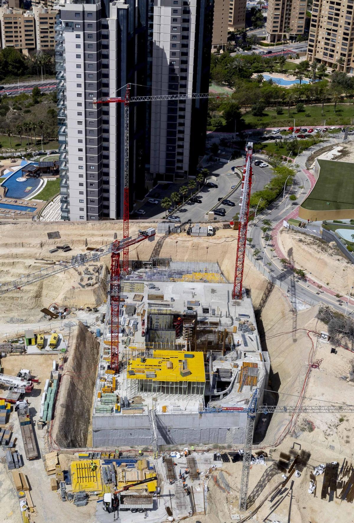 Benidorm sienta la base del rascacielos residencial más alto de Europa Benidorm sienta la base del rascacielos residencial más alto de Europa
