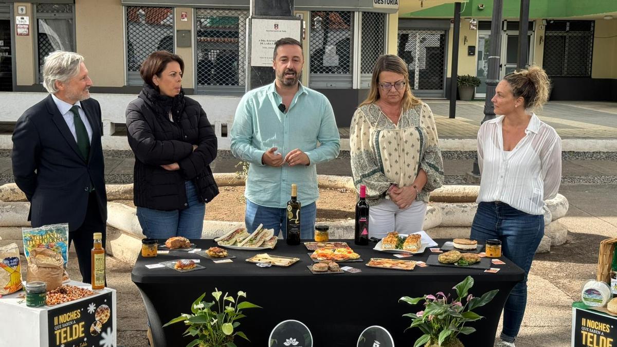 De izquierda a derecha, Ramón Redondo, Minerva Alonso, Juan Antonio Peña, Natividad Suárez y Nayra Navarro.