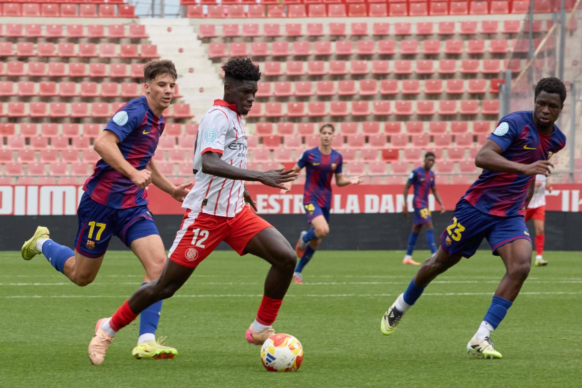 Les fotos del Girona B i Barça Atlètic