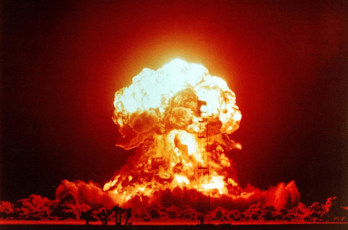 Una prueba de armas nucleares en Nevada en 1953 fue una de las actividades humanas que podrían haber iniciado el Antropoceno.