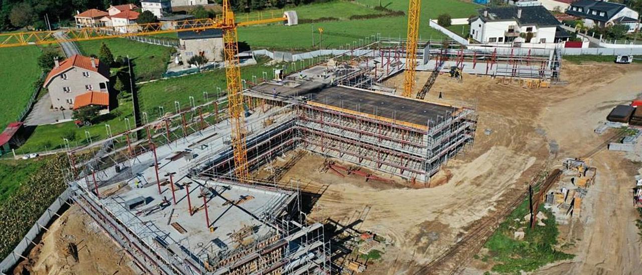 Obras del futuro Centro 
Integral de Saúde de Lalín, en 
 Alto de Vales.