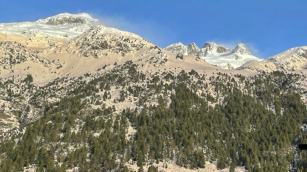 La pols sahariana tenyeix de marró el Pirineu