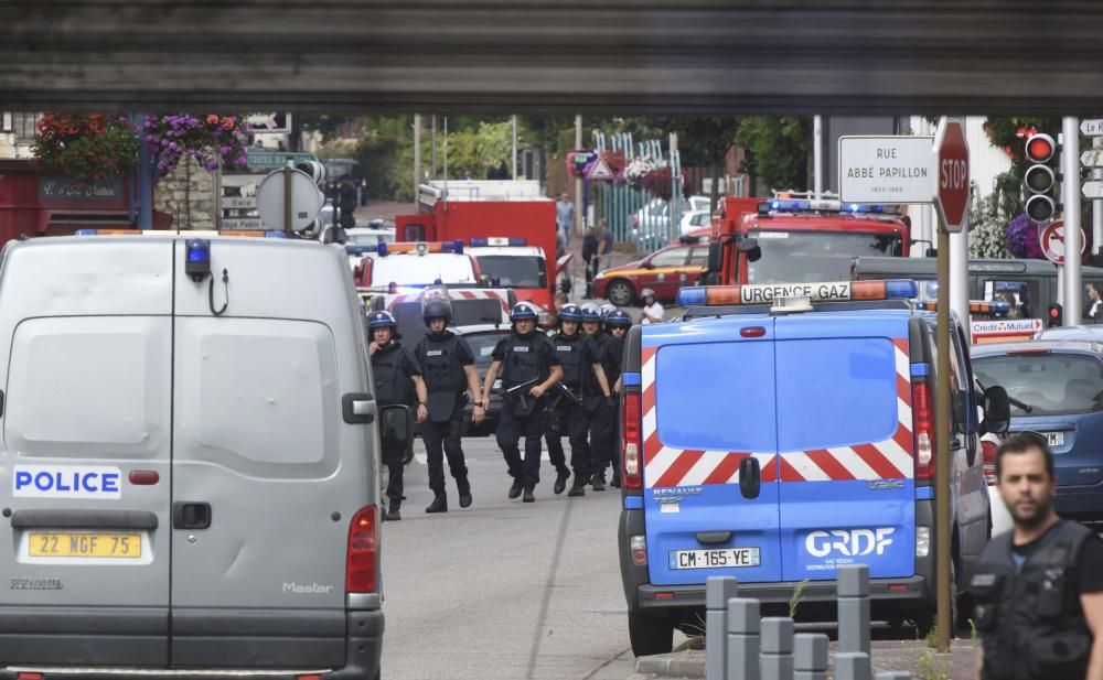 Un cura degollado por yihadistas en Francia