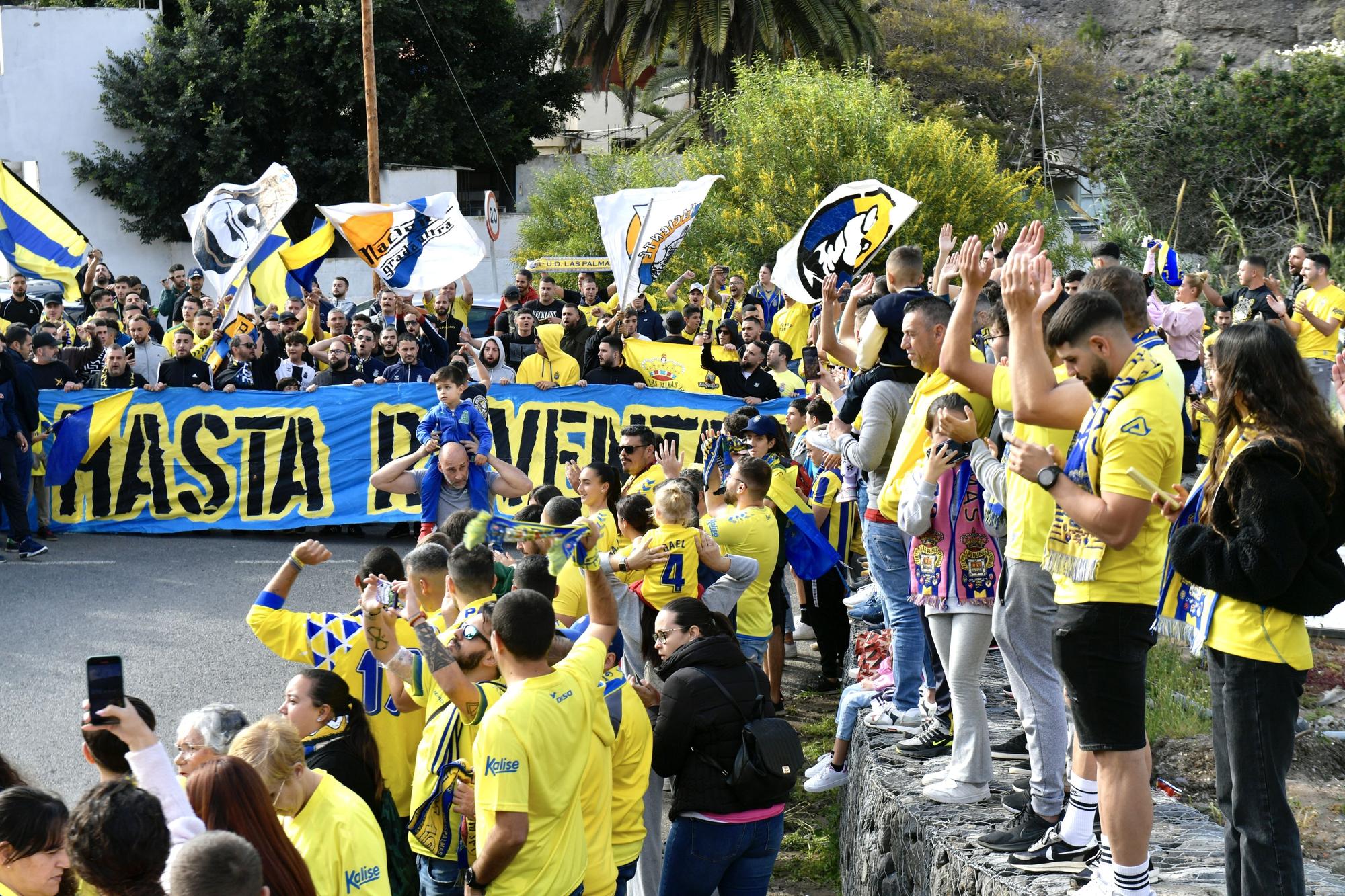 Aficionados despiden a la UD en Barranco Seco antes de ir a Tenerife