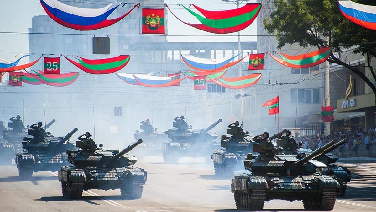 Desfile de tanques en Tiraspol, en el 2015