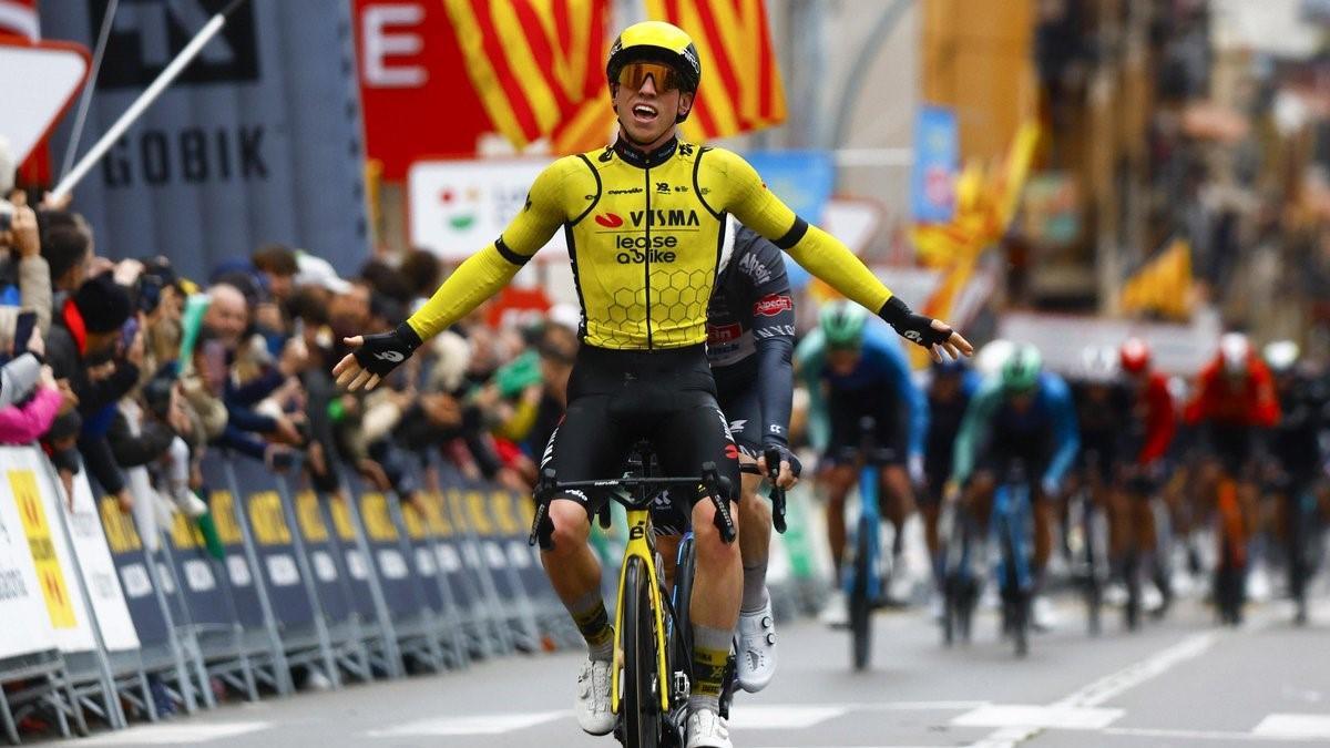 Matthew Brennan se impone en la primera etapa de la Volta.