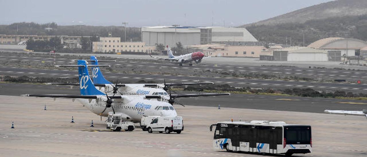 Canarias se ofrece como base para que las aerolíneas británicas eludan el &#039;brexit&#039;