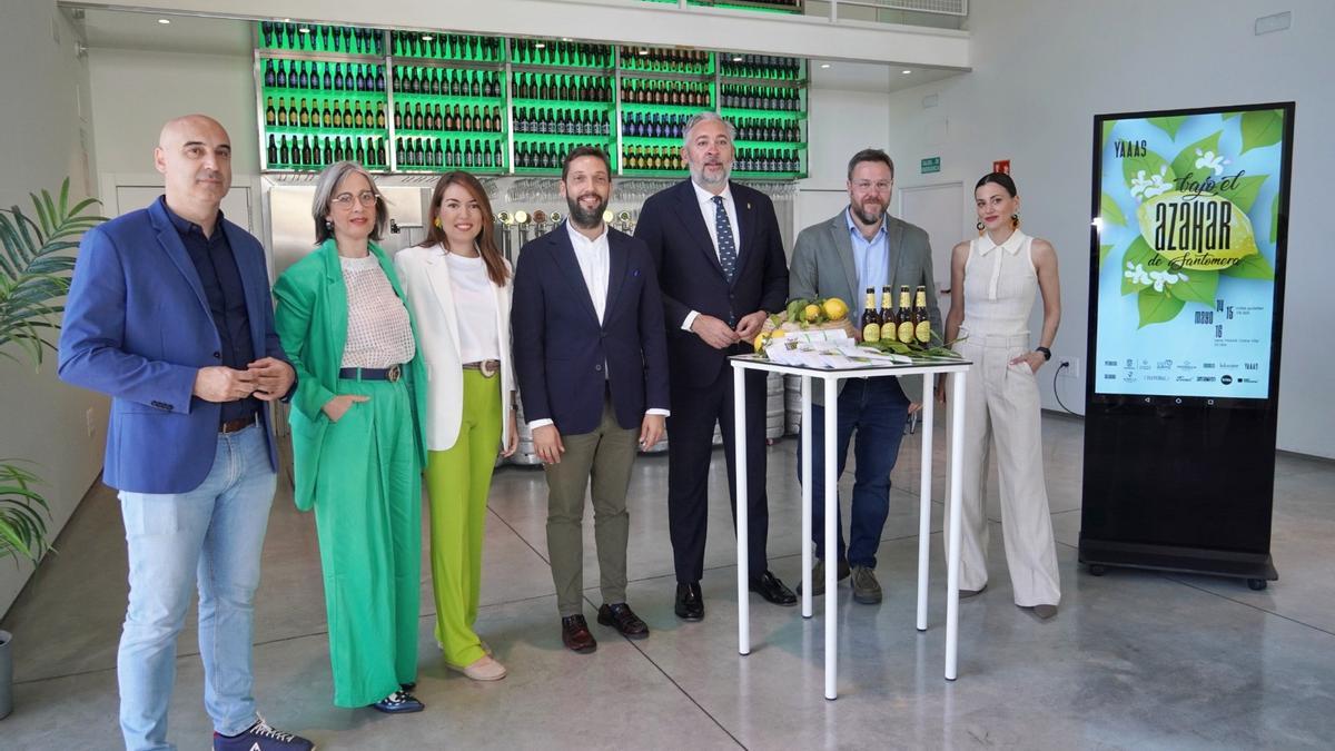 El director del Instituto de Turismo, con el alcalde de Santomera, patrocinadores y organizadores