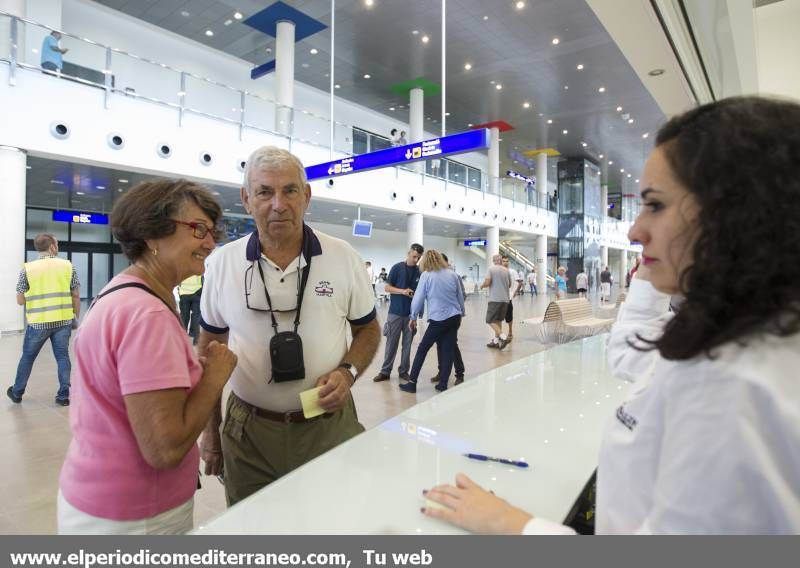 GALERÍA DE FOTOS -- Primer vuelo comercial en el aeropuerto de Castellón