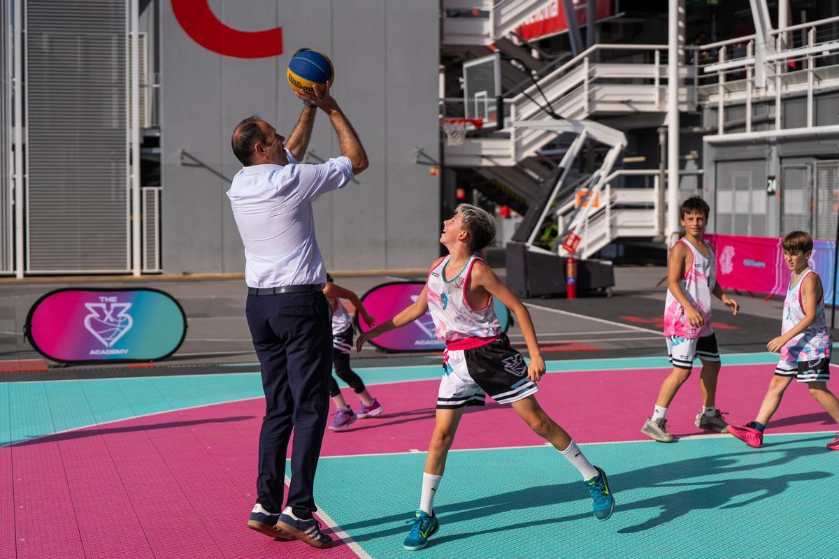 Montmeló (Barcelona). Bernardo Álvarez, conseller d'Esports de la Generalitat de Catalunya visita Graviteo, el festival de deportes urbanos organizado por El Periódico y SPORT, celebrado en el Circuit de Barcelona-Catalunya. 17 de julio de 2026. Deportes. AUTOR: ZOWY VOETEN