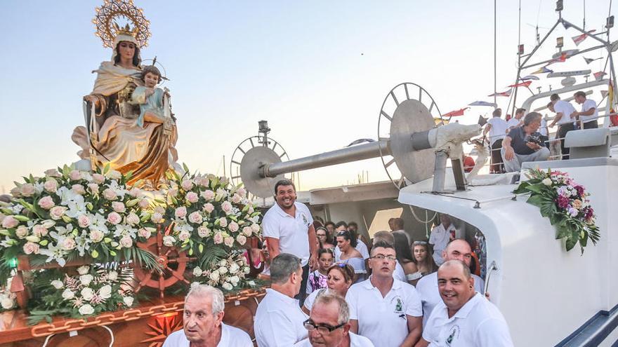 Procesión marítima de la Virgen del Carmen de 2019/ Foto TONY SEVILLA