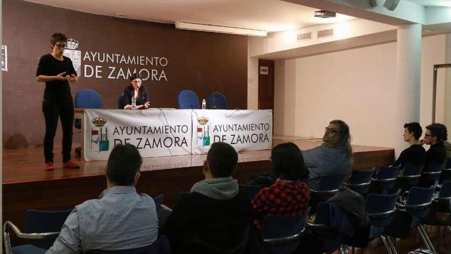 Concluye el I Ciclo &quot;Entre literatura y vino&quot;, en La Alhóndiga