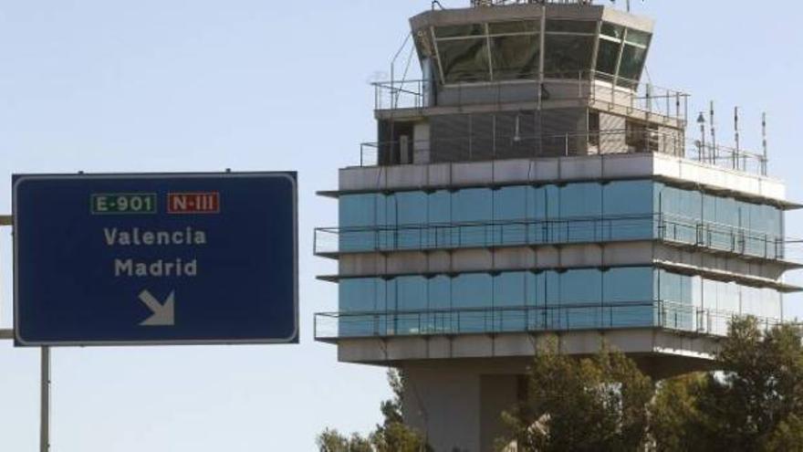 Torre de control del aeropuerto de Manises.