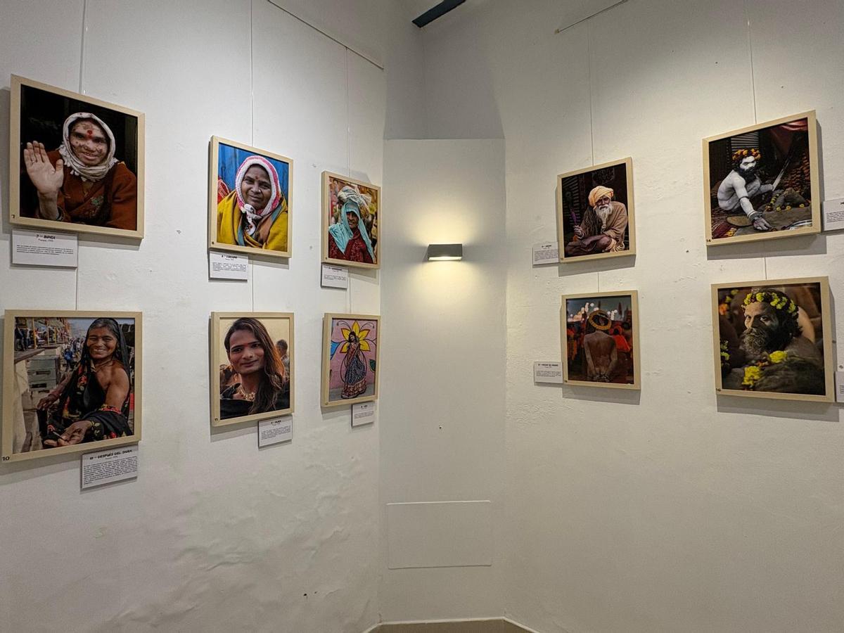 Algunas de las fotográfias de la muestra fotográfica que se puede ver en la Casa de Cultura de Cangas del Narcea.