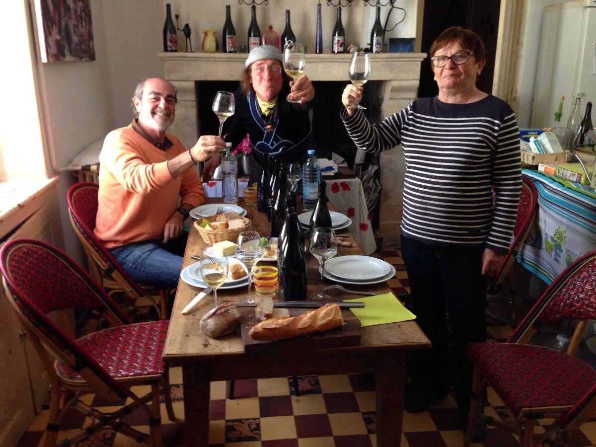 El enólogo malagueño, en el Loira con Jean Pierre Robinot, gran maestro de los vinos naturales.